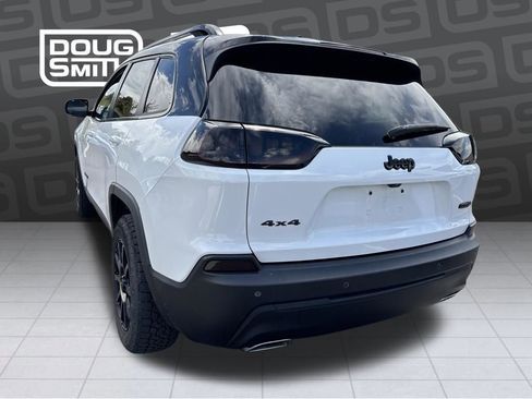 Used 2022 Jeep Cherokee Latitude Lux w/ Sun & Sound Group AWD/4WD image 3