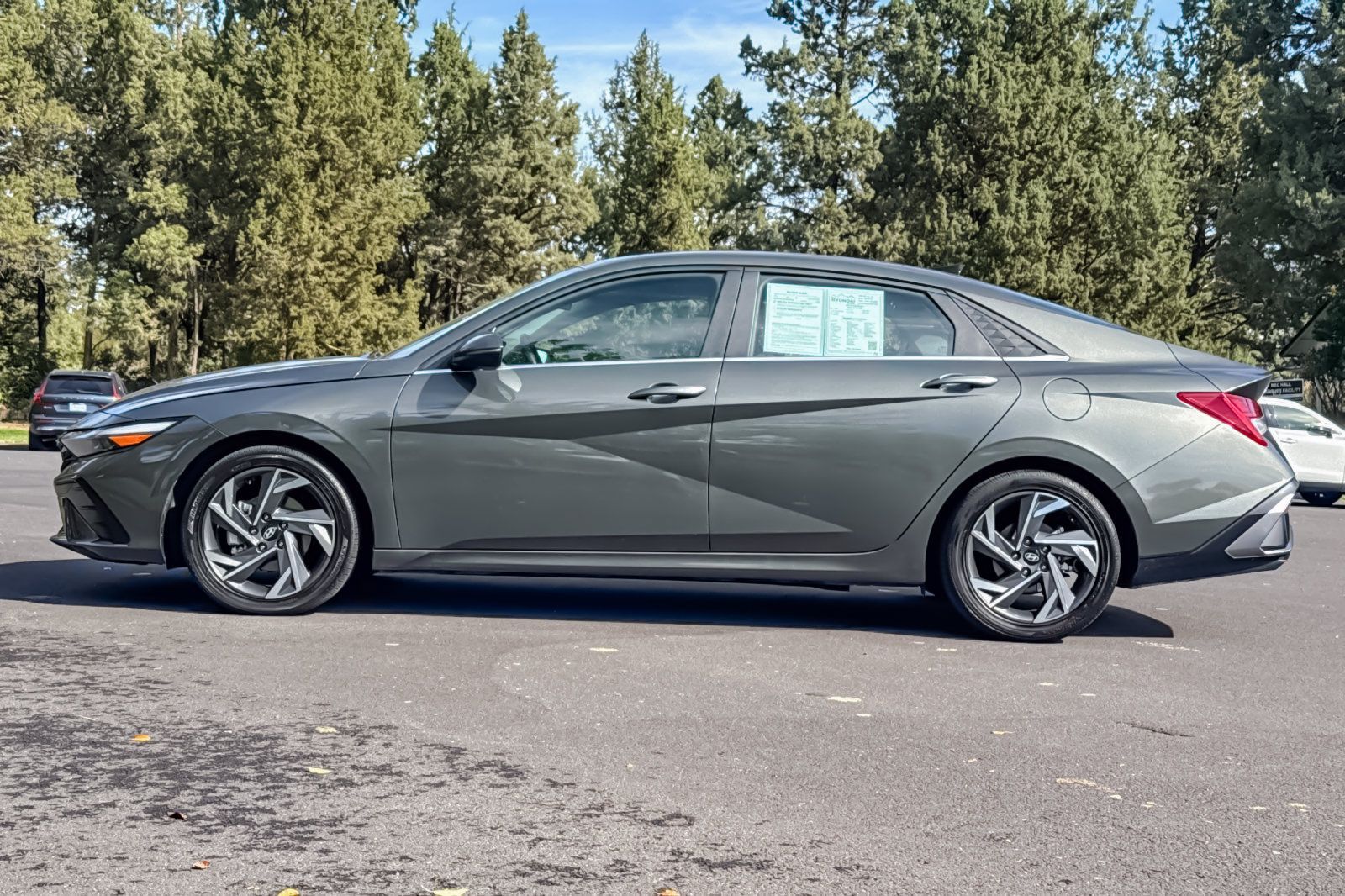 Used 2024 Hyundai Elantra Limited FWD image 8