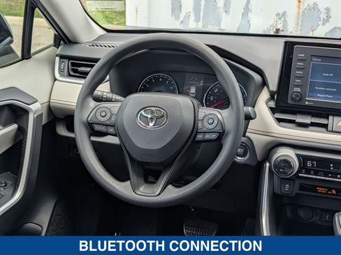 Used 2020 Toyota RAV4 XLE AWD/4WD image 17