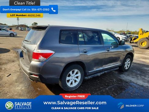 Used 2012 Toyota Highlander SE w/ Tow Pkg image 4