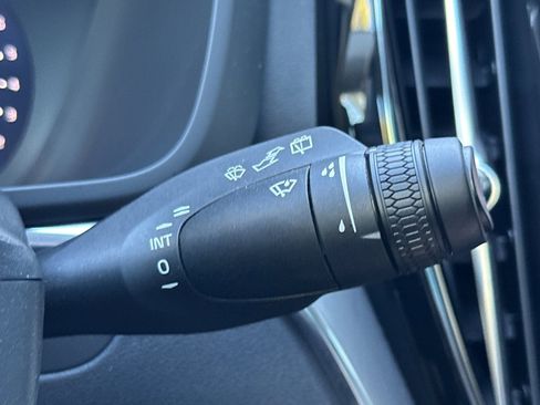 Used 2025 Volvo XC60 B5 Core image 34