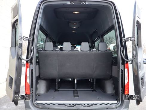 Used 2022 Mercedes-Benz Sprinter 2500 w/ Acoustic Package image 33