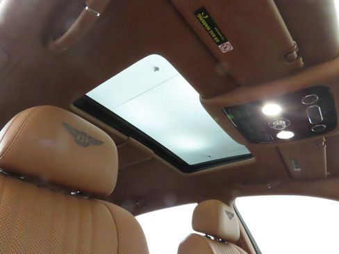 Used 2018 Bentley Flying Spur V8 image 18