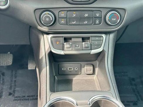 Used 2024 GMC Terrain SLE FWD image 14