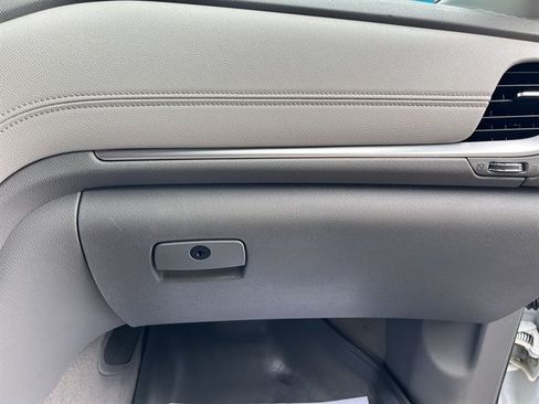 Used 2016 Chevrolet Traverse LT AWD/4WD image 41