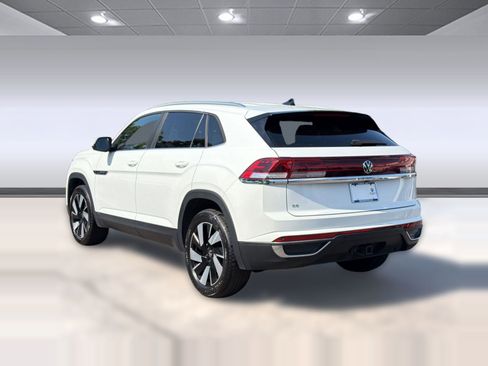 Used 2024 Volkswagen Atlas Cross Sport SE FWD image 3