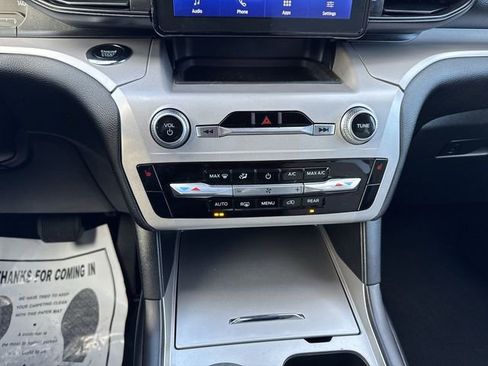 Used 2023 Ford Explorer XLT image 19