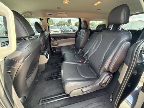 Used 2026 Kia Carnival FWD image 24