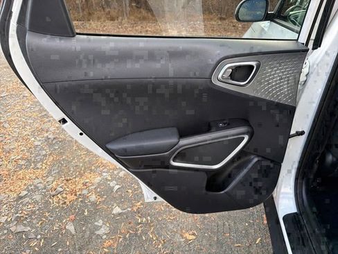 Used 2023 Kia Soul LX w/ LX Technology Package image 15