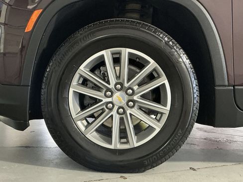 Used 2023 Chevrolet Traverse LT FWD image 13