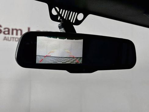 Used 2018 Jeep Wrangler Unlimited Sport w/ Connectivity Group AWD/4WD image 12