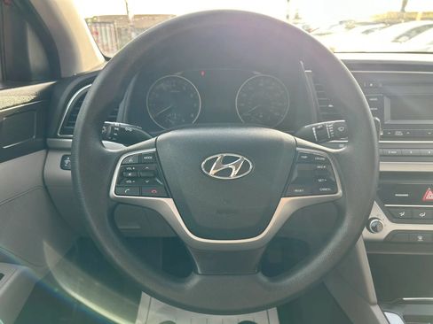 Used 2017 Hyundai Elantra SE FWD image 19
