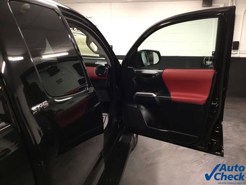 Used 2017 Toyota Tacoma SR5 image 35