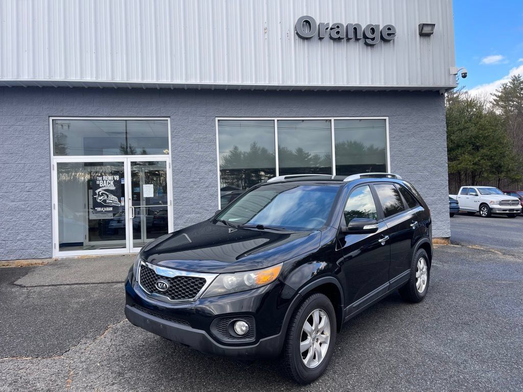 Used 2013 Kia Sorento LX w/ Convenience Pkg FWD image 2