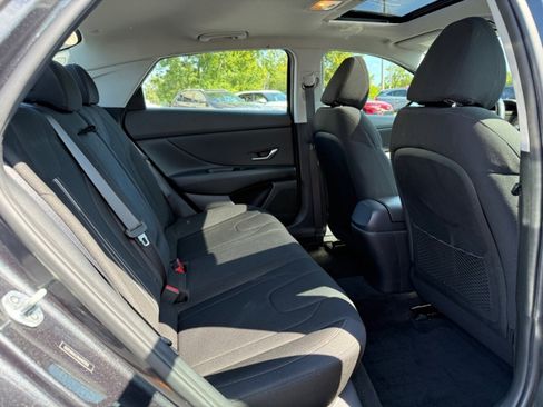 Used 2021 Hyundai Elantra SEL w/ Convenience + Premium Package image 24