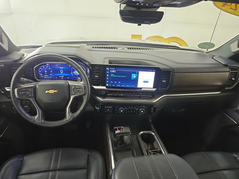 Used 2024 Chevrolet Silverado 1500 High Country w/ Technology Package AWD/4WD image 13