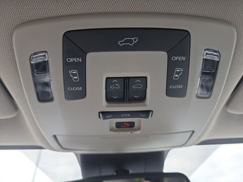 Used 2025 Toyota Sienna XLE w/ XLE Plus Package AWD/4WD image 34