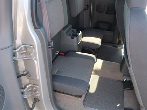 Used 2004 GMC Canyon SLE image 26