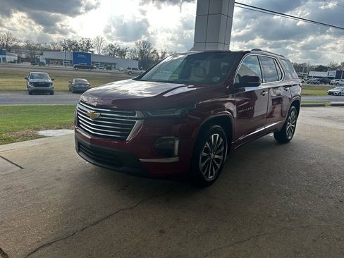 Used 2023 Chevrolet Traverse Premier image 3