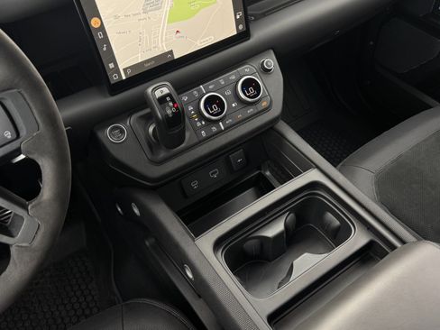 Used 2023 Land Rover Defender 110 image 60