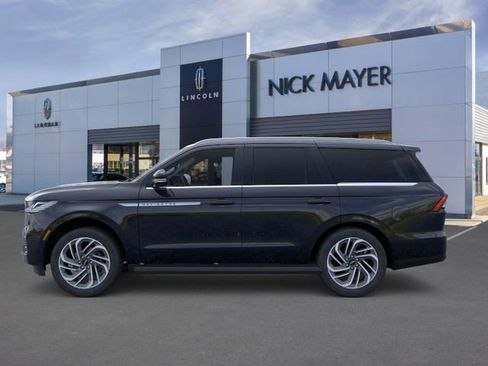 New 2026 Lincoln Navigator Premiere AWD/4WD image 3