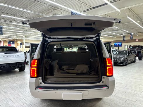 Used 2018 Chevrolet Suburban Premier image 14