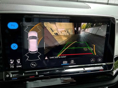 Used 2024 Volkswagen Atlas Cross Sport SE image 24