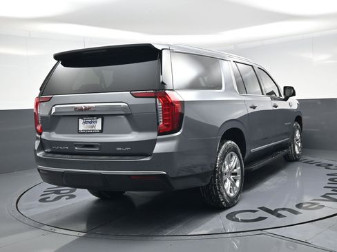 Used 2021 GMC Yukon XL SLT w/ SLT Premium Package image 9