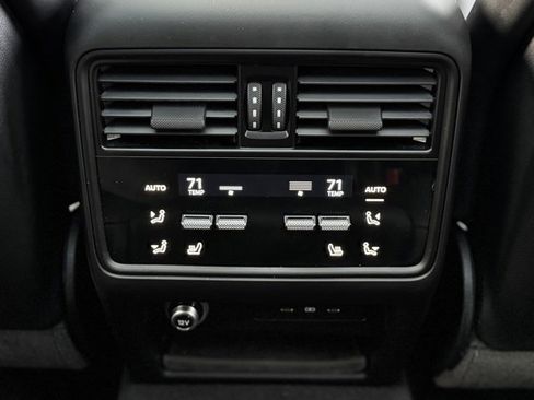 Certified 2025 Porsche Cayenne Coupe image 35