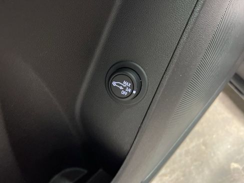 Used 2024 Chevrolet Equinox LT image 24