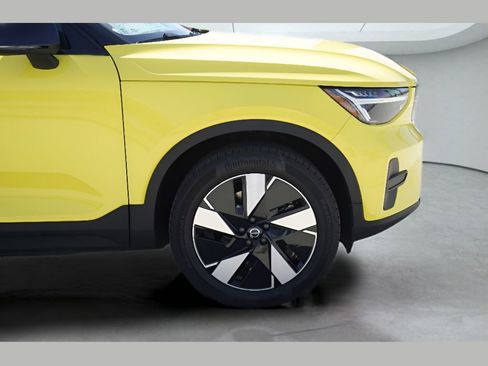 New 2025 Volvo EX40 Core w/ Climate Package image 23