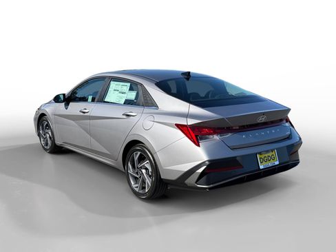 New 2026 Hyundai Elantra Limited FWD image 3