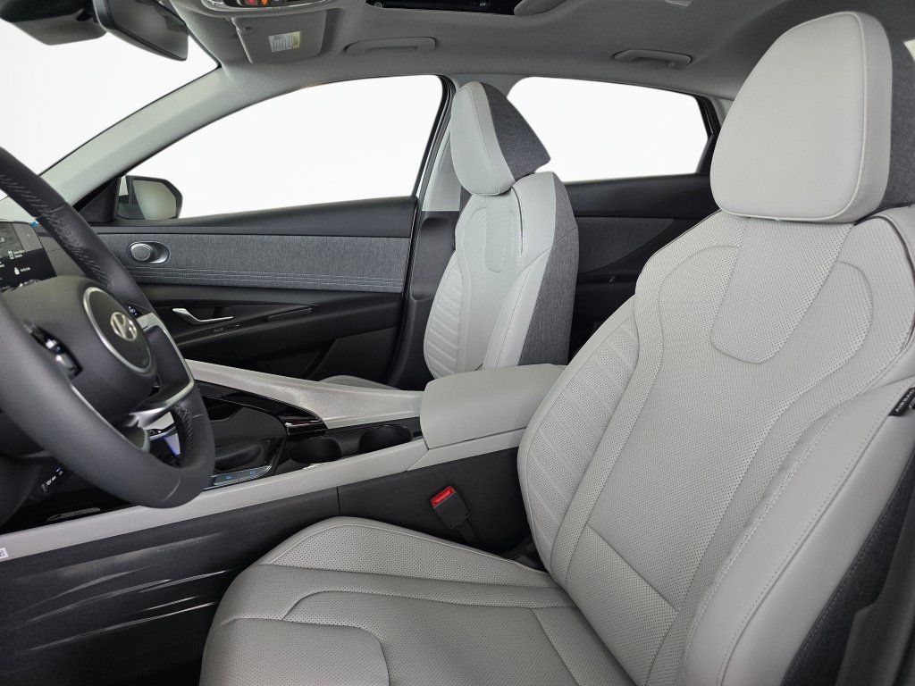 New 2026 Hyundai Elantra Limited FWD image 17