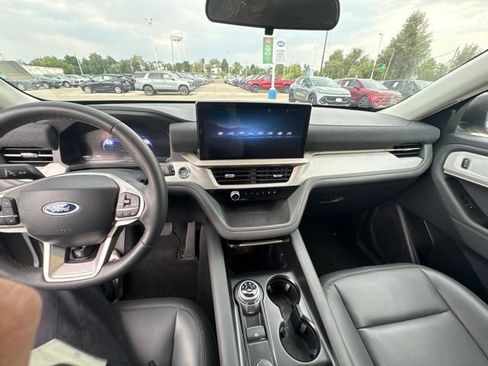 Used 2025 Ford Explorer Active w/ Active Comfort Package AWD/4WD image 14
