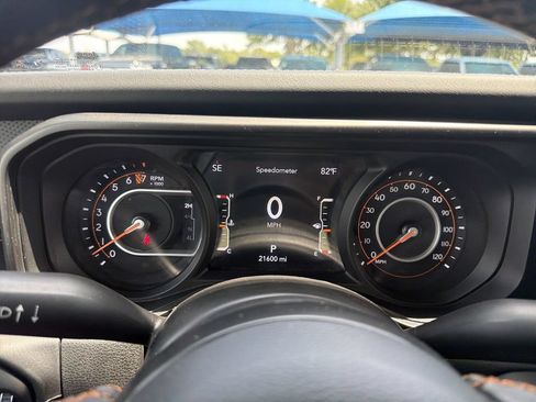 Used 2024 Jeep Gladiator Mojave AWD/4WD image 19