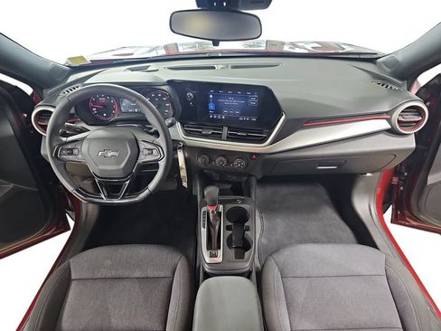 Used 2024 Chevrolet Trax RS FWD image 11