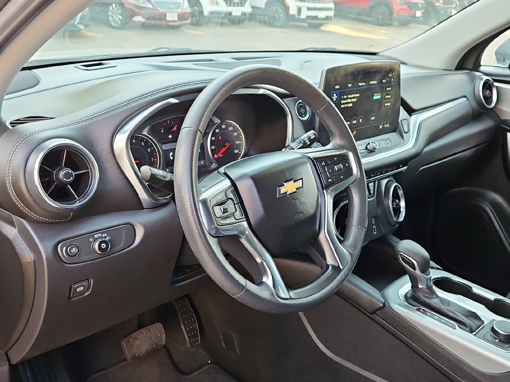 Used 2025 Chevrolet Blazer LT FWD image 12