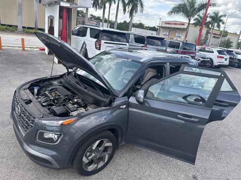 Used 2025 Hyundai Venue SEL FWD image 12