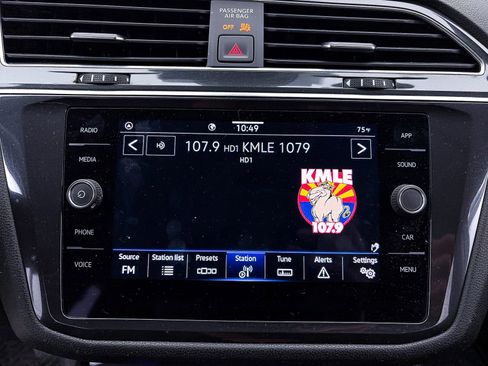 Used 2022 Volkswagen Tiguan SE image 18