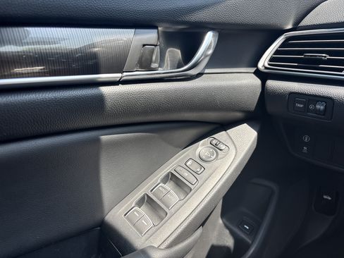 Used 2022 Honda Accord Sport image 30