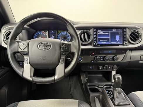 Used 2022 Toyota Tacoma TRD Off-Road image 18