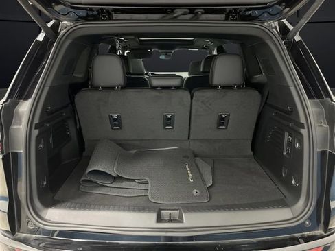 Used 2024 GMC Acadia Denali image 16