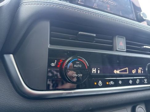 Used 2023 Nissan Rogue SV w/ SV Premium B Package image 6