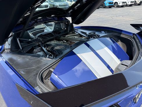 Used 2025 Chevrolet Corvette Stingray Preferred Cpe w/ Chrome Exterior Badge Package RWD image 31