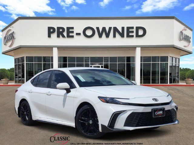 Used 2025 Toyota Camry SE w/ Convenience Package FWD image 1
