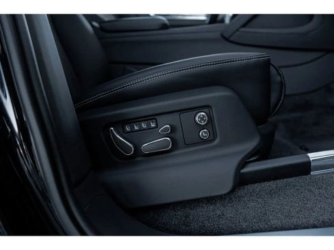 Used 2024 Bentley Bentayga Extended Wheelbase image 41