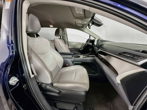 Used 2024 Toyota Sienna LE AWD/4WD image 28