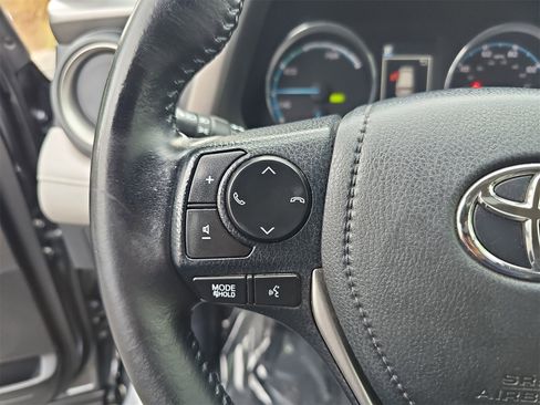 Used 2017 Toyota RAV4 Limited image 17