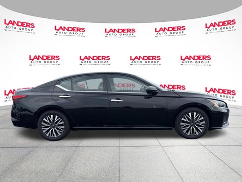 Used 2024 Nissan Altima 2.5 SV FWD image 2