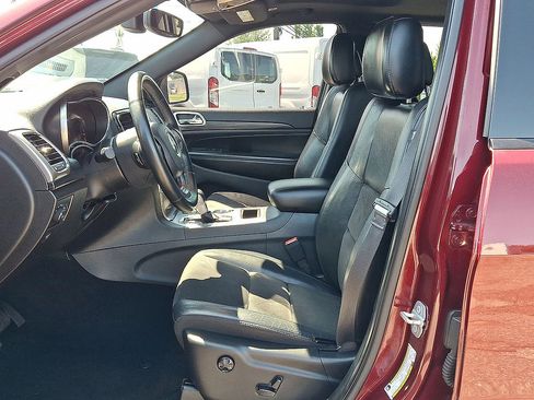 Used 2019 Jeep Grand Cherokee Altitude AWD/4WD image 17